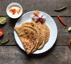 Sattu Paratha With Curd