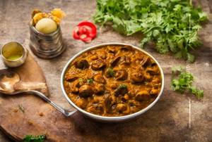 Mushroom Matar Masala                               