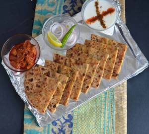 Paneer Paratha With Curd