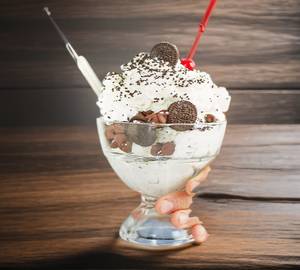 Oreo Sundae Vanilla Ice Cream