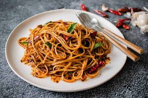 Juicy Chilli Garlic Noodles [Veg]