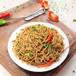 Veg hakka noodles                