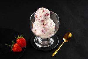 Strawberry Cheesecake - Single Scoop