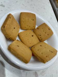 Ajwain Biscuit 300 gm)