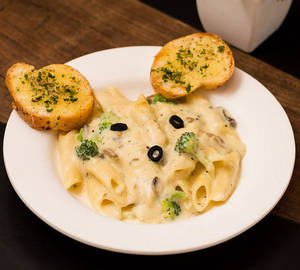 Baked Penne Pasta ( With Garlic Bread)