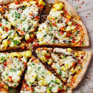 Chicken chili garlic pizza