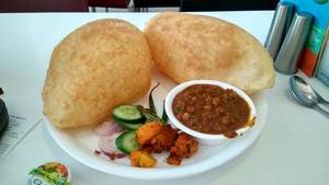 Chole Bhature [2 Bhature]          