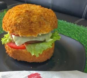 Veg crunchy paneer burger