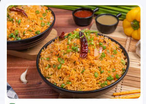 Veg Garlic Rice + Chinese Gravy