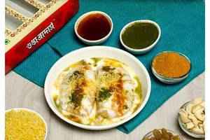 Rajasthani Dahi Vada (1 Plate To 2 Pcs)