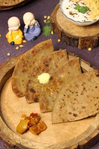 Tawa Paneer Paratha With Curd