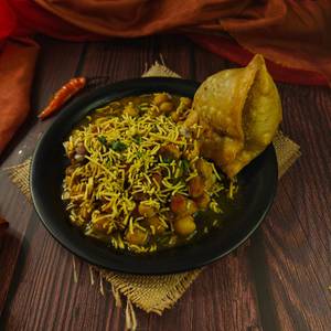 Samosa Chaat [Serves 1]