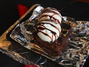 Sizzling Brownie (With Ice Cream)