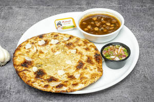 Aloo Pyaaz Garlic Kulcha Spl.
