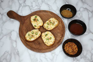 Chilli Cheese Garlic Bread Pcs(4 Pcs)