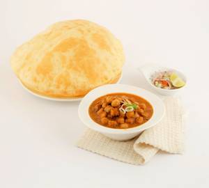 Bhature Chole (2 Pcs)