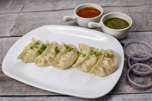 Veg Steamed Momo With Soup