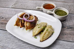 Chicken Pan Fried Momo With Soup