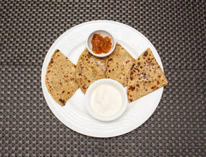 Aloo Ka Paratha With Curd