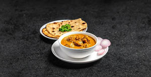 Chicken Curry + 5 Roti + Salad