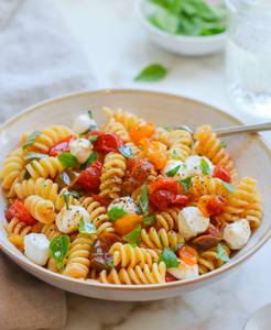 FUSSILI CHICKEN WITH ROASTED GARLIC SAUCE