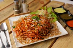 CHICKEN TRIPLE SCHEZWAN NOODLES