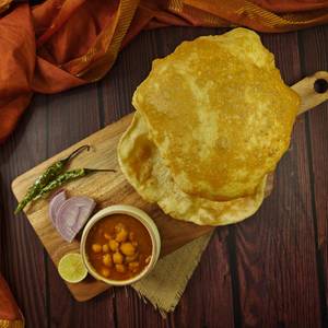 Chole Bhature [2 Bhature]