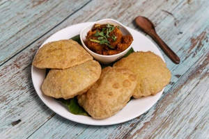 Radha Ballavi With Aloo Dum