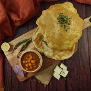 Paneer Chole Methi Bhature [2 Bhature]