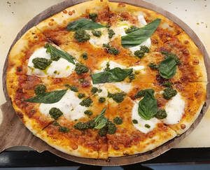Fresh Mozzarella Pesto Pizza (maida)