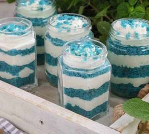 Blue velvet jar cake                                              