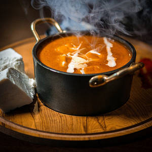 Dhuandhaar Paneer Makhni