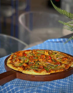 Spicy Cottage Cheese Sriracha Pizza