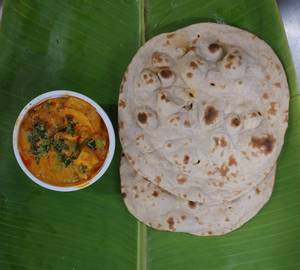 Paneer Mutter Curry(250Ml) With 2 Roti