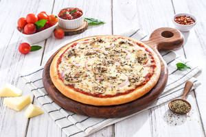 Delux Margherita Pizza