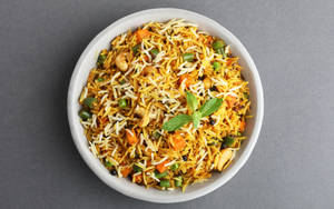Veg Shahi Hyderabadi Biryani With Plain Raita