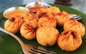 Veg Momos Fry (12 Pcs)