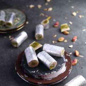 Kaju Pista Roll