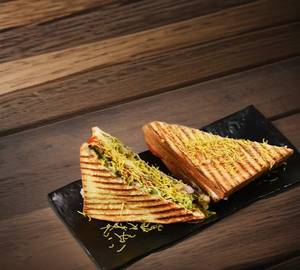 Chicken Cheese Paneer Bhujiya Sandwich
