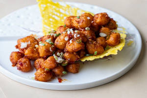 Crispy Water Chestnut In Spicy Sriracha Sauce