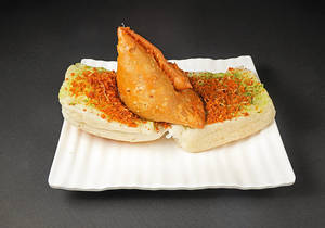 Jumbo Samosa Pav