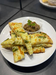 Cheesy Garlic Bread