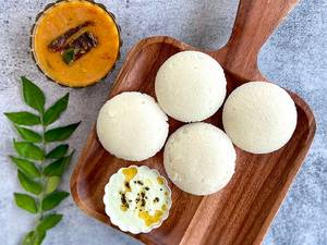 Idli-sambhar With Coconut Chutney