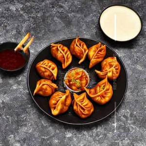 Hot Garlic Chicken Momos