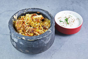 Zafrani Gosht Dum Biryani (900 Gm)