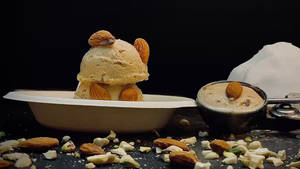 Roasted Almond Ice cream (Party Pack 1 Ltr)