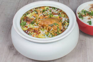 Zafrani Murgh Dum Biryani (900 Gm)
