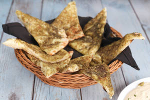 Falafel (2 Pcs) Hummus With Zatar Naan