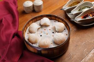 Prawns, Bamboo Shoot And Chestnut Hargau (6 Pcs)