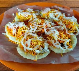 Schezwan Aloo Puri [6 Puri]